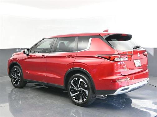2023 Mitsubishi Outlander SE