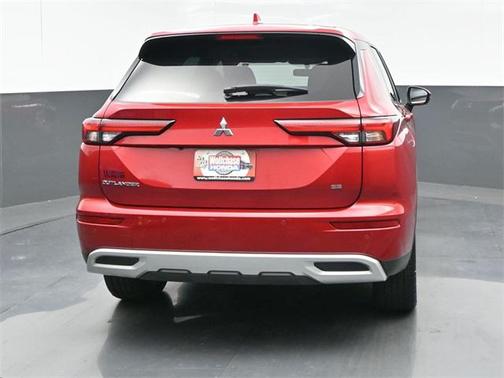 2023 Mitsubishi Outlander SE