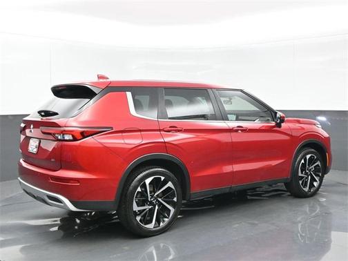 2023 Mitsubishi Outlander SE