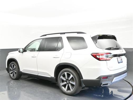 2025 Honda Pilot Touring 8-Passenger