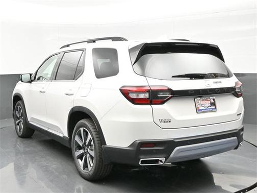 2025 Honda Pilot Touring 8-Passenger