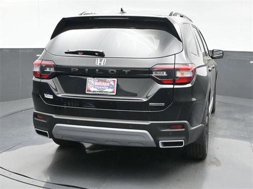 2025 Honda Pilot Touring 8-Passenger