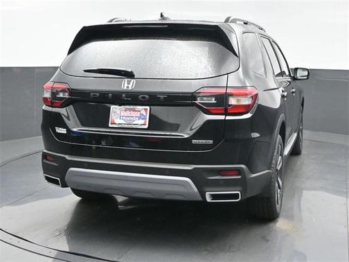 2025 Honda Pilot Touring 8-Passenger