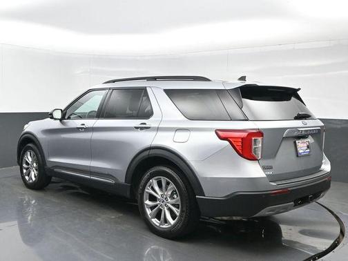 Iconic Silver Metallic 2023 Ford Explorer XLT