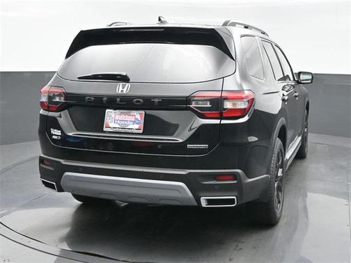 2025 Honda Pilot Touring 8-Passenger