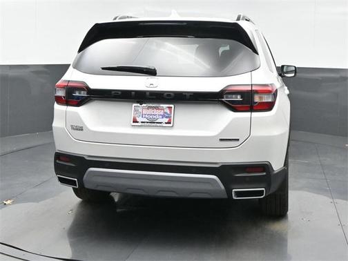 2025 Honda Pilot Touring 8-Passenger