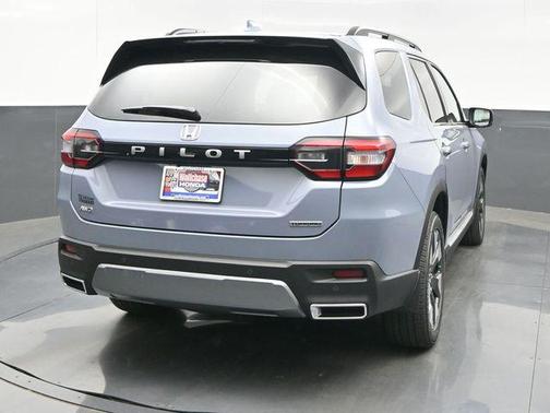 Sonic Gray Pearl 2026 Honda Pilot Touring 8-Passenger