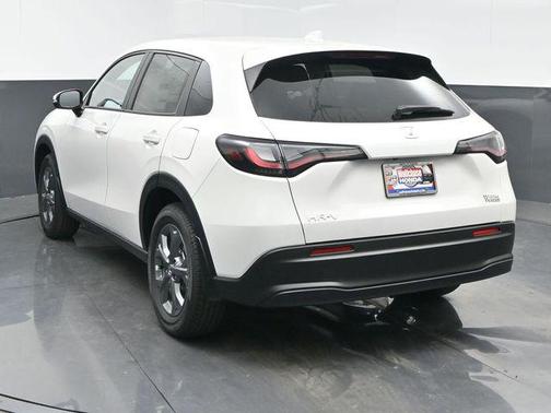 Platinum White Pearl 2026 Honda HR-V LX