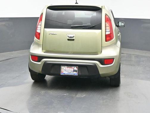 Alien Pearl Metallic 2013 Kia Soul Base