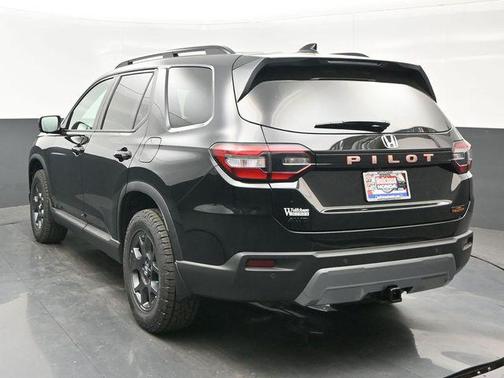 Crystal Black Pearl 2026 Honda Pilot TrailSport