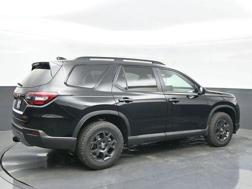 Crystal Black Pearl 2026 Honda Pilot TrailSport