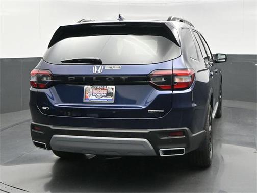 2025 Honda Pilot Touring 8-Passenger