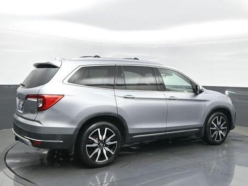 Modern Steel Metallic 2019 Honda Pilot Elite