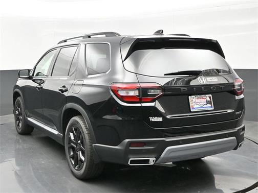 2025 Honda Pilot Touring 8-Passenger