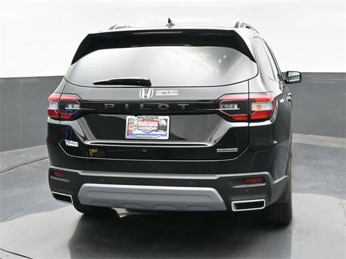 2025 Honda Pilot Touring 8-Passenger