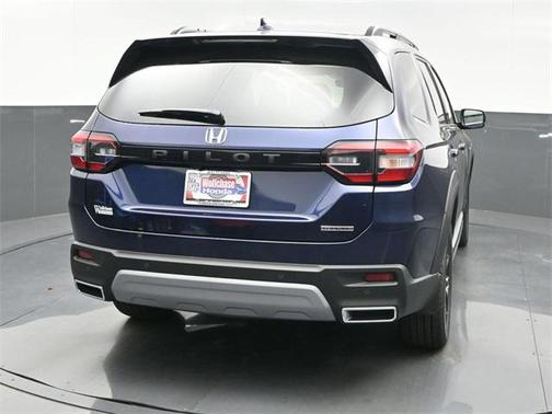 2025 Honda Pilot Touring 8-Passenger