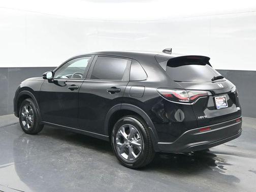 Crystal Black Pearl 2026 Honda HR-V LX