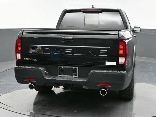 Crystal Black Pearl 2025 Honda Ridgeline RTL