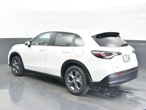 Platinum White Pearl 2026 Honda HR-V LX