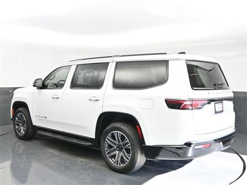 2024 Jeep Wagoneer Base