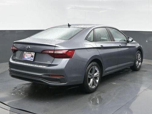Platinum Gray Metallic 2022 Volkswagen Jetta 1.5T SE