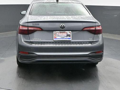 Platinum Gray Metallic 2022 Volkswagen Jetta 1.5T SE