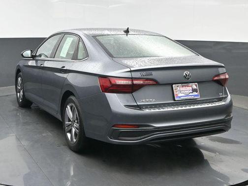 Platinum Gray Metallic 2022 Volkswagen Jetta 1.5T SE