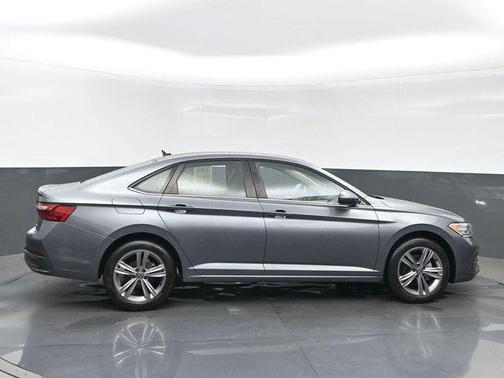 Platinum Gray Metallic 2022 Volkswagen Jetta 1.5T SE