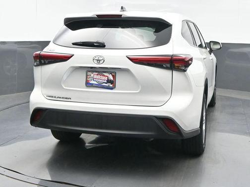 Pearl 2023 Toyota Highlander L