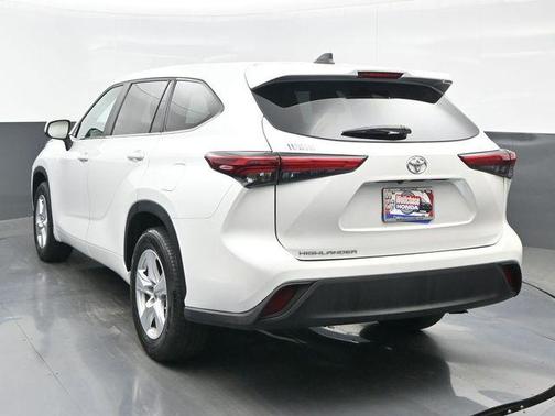 Pearl 2023 Toyota Highlander L