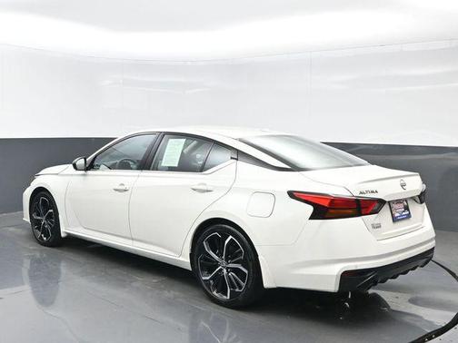 Pearl White Tricoat 2025 Nissan Altima 2.5 SR