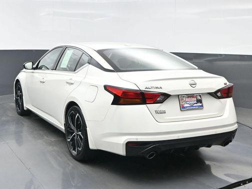 Pearl White Tricoat 2025 Nissan Altima 2.5 SR
