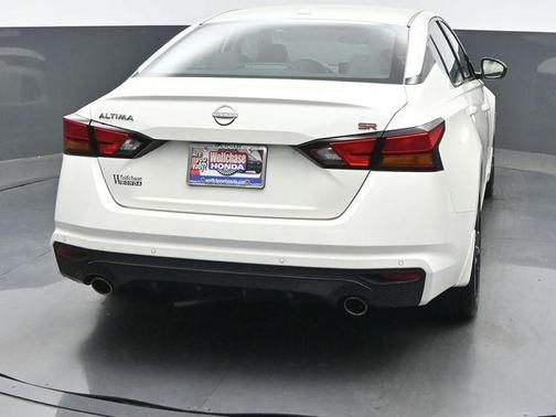 Pearl White Tricoat 2025 Nissan Altima 2.5 SR