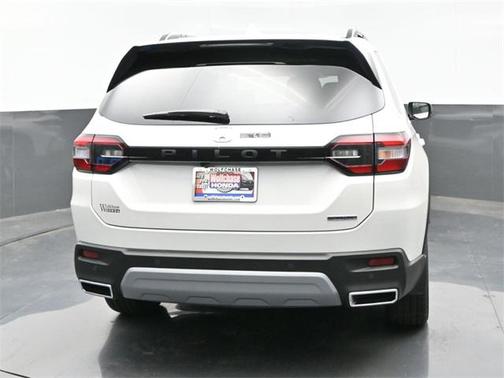 2025 Honda Pilot Touring 8-Passenger