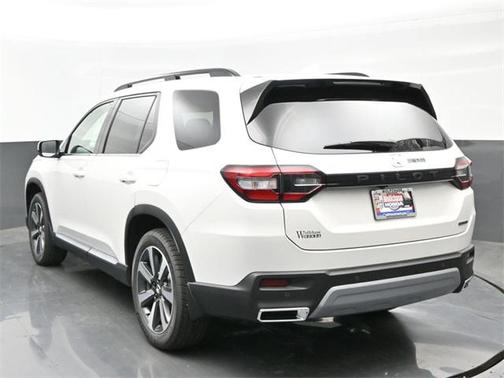 2025 Honda Pilot Touring 8-Passenger