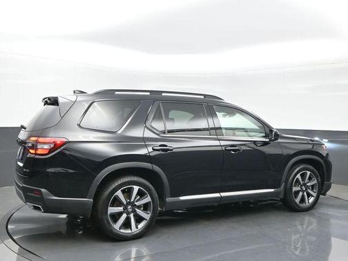 Crystal Black Pearl 2023 Honda Pilot Elite