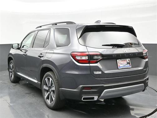 2025 Honda Pilot Touring 8-Passenger