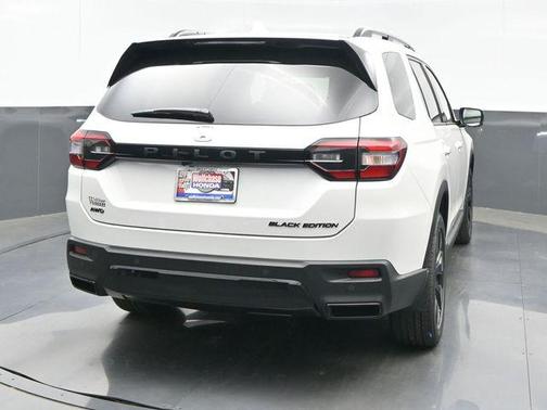 Platinum White Pearl 2026 Honda Pilot Black Edition