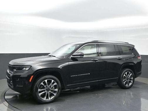 Diamond Black Crystal Pearlcoat 2021 Jeep Grand Cherokee L Overland