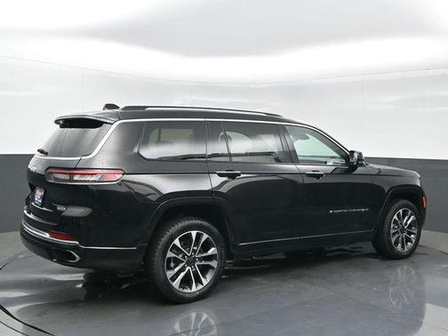 Diamond Black Crystal Pearlcoat 2021 Jeep Grand Cherokee L Overland
