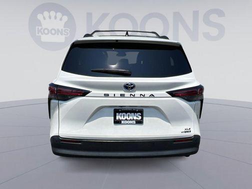 2021 Toyota Sienna XLE 8 Passenger
