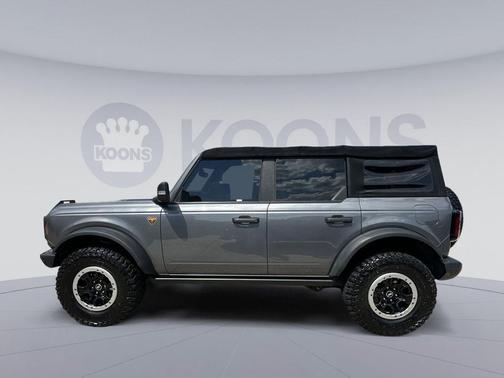 CARBONIZED GRAY METALLIC 2021 Ford Bronco Badlands