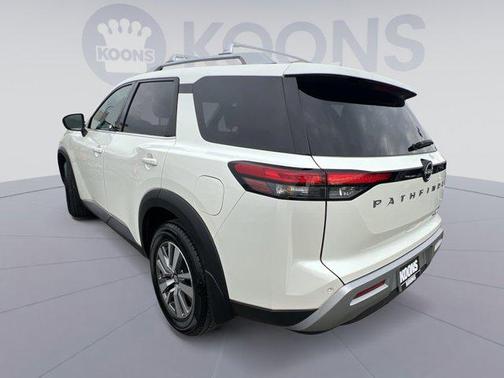 2022 Nissan Pathfinder SL 4WD