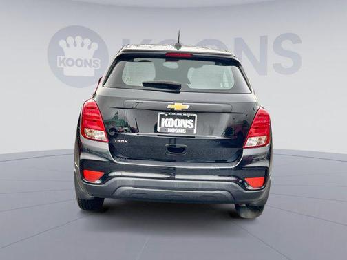 Mosaic Black Metallic 2020 Chevrolet Trax LS