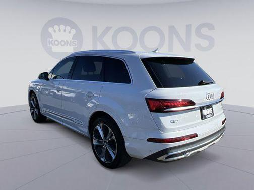 2022 Audi Q7 55 Premium Plus