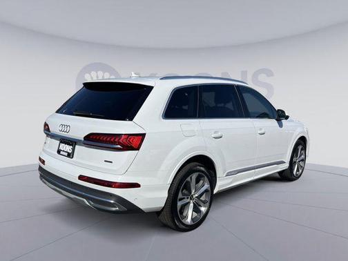 2022 Audi Q7 55 Premium Plus