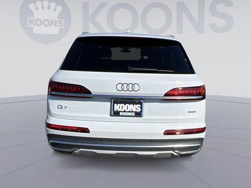 2022 Audi Q7 55 Premium Plus