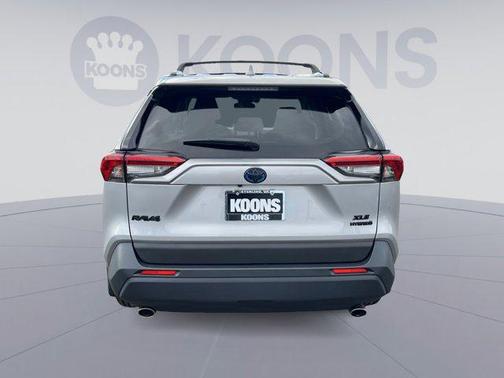 2022 Toyota RAV4 Hybrid XLE