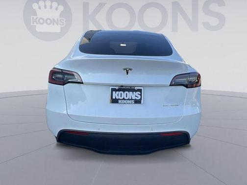 2022 Tesla Model Y Long Range Dual Motor All-Wheel Drive
