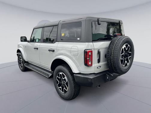 AVALANCHE GRAY 2026 Ford Bronco Outer Banks